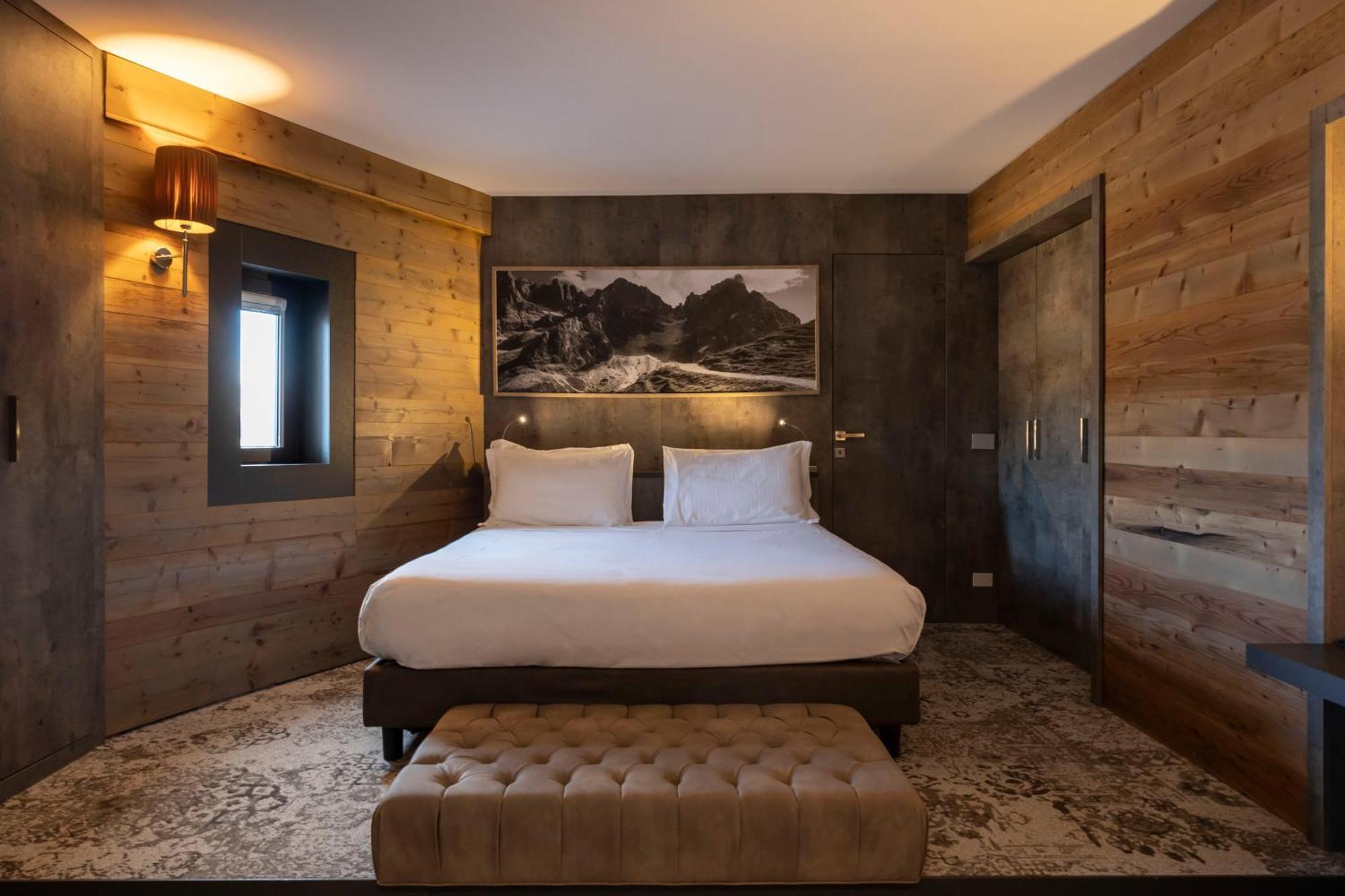 Deluxe Room,1645657516:JPEG